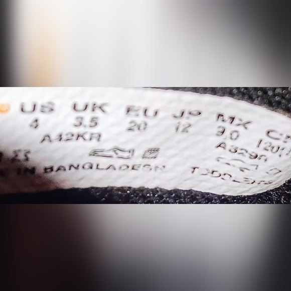 Toddler Timberland Boots With Gold Logo~Toddler Size 4 - Picture 6 of 6